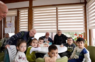 Miniklerden Yaşlı Konukevi'ne Ziyaret